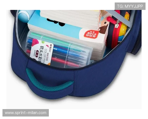 时尚男孩必备小学生足球星书包 轻便大容量校园背包让学习更有动力 时尚男孩必备小学生足球星书包 轻便大容量校园背包让学习更有动力